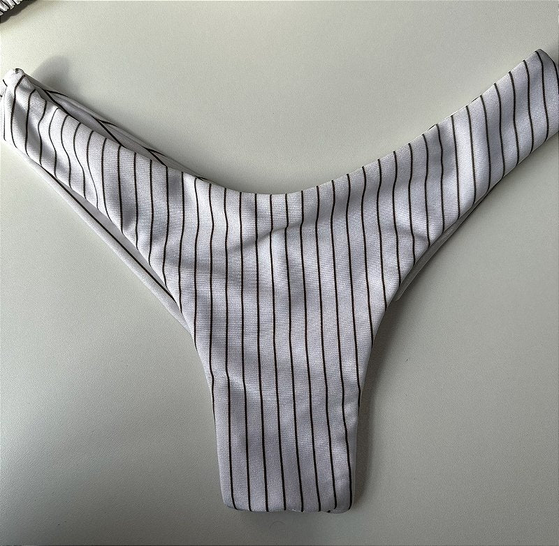 Calcinha Asa Delta Risca giz Off White (BUSTO NÃO INCLUSO)