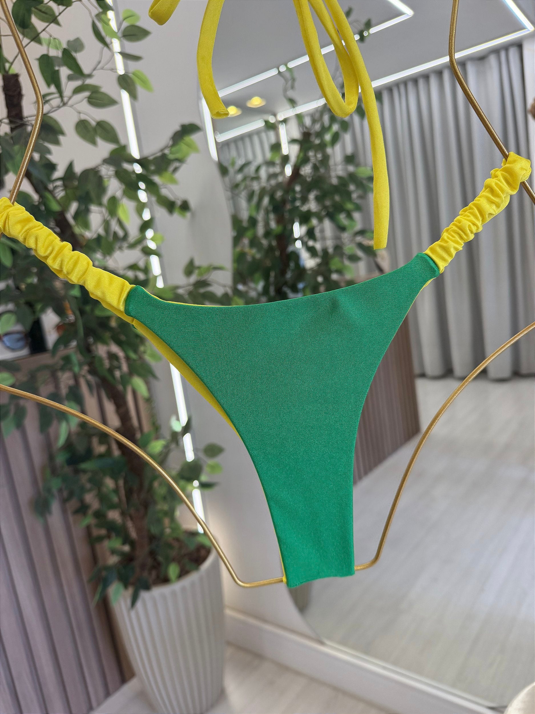 Calcinha Semi Fio frufru Brasil Core (top não incluso)