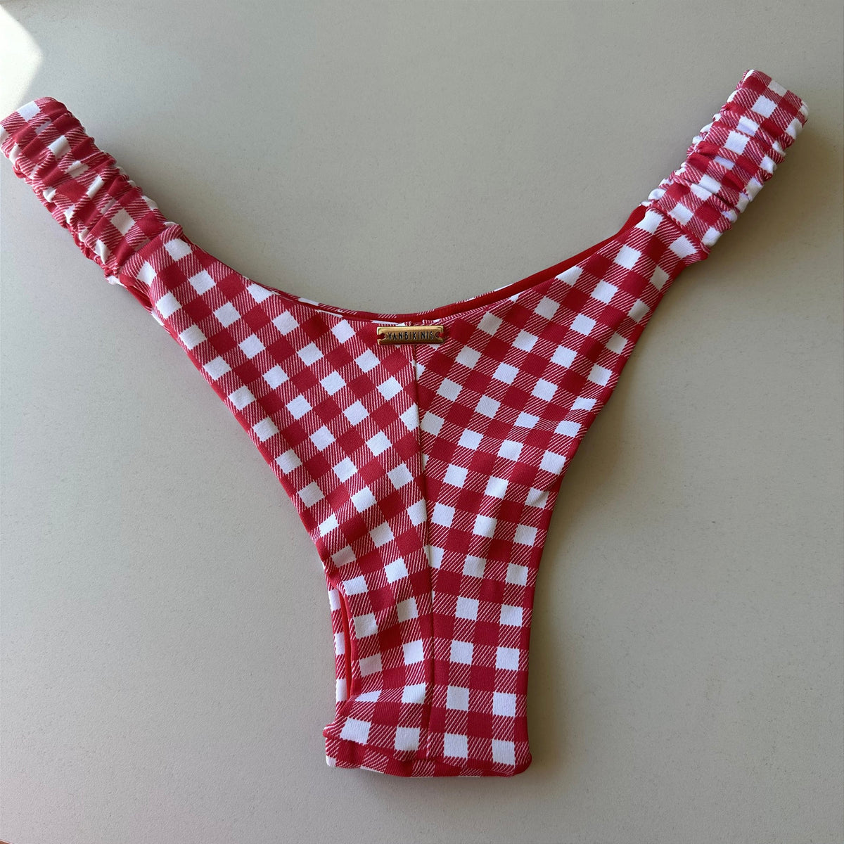 Calcinha Frufru Xadrez vermelho (BUSTO NÃO INCLUSO)