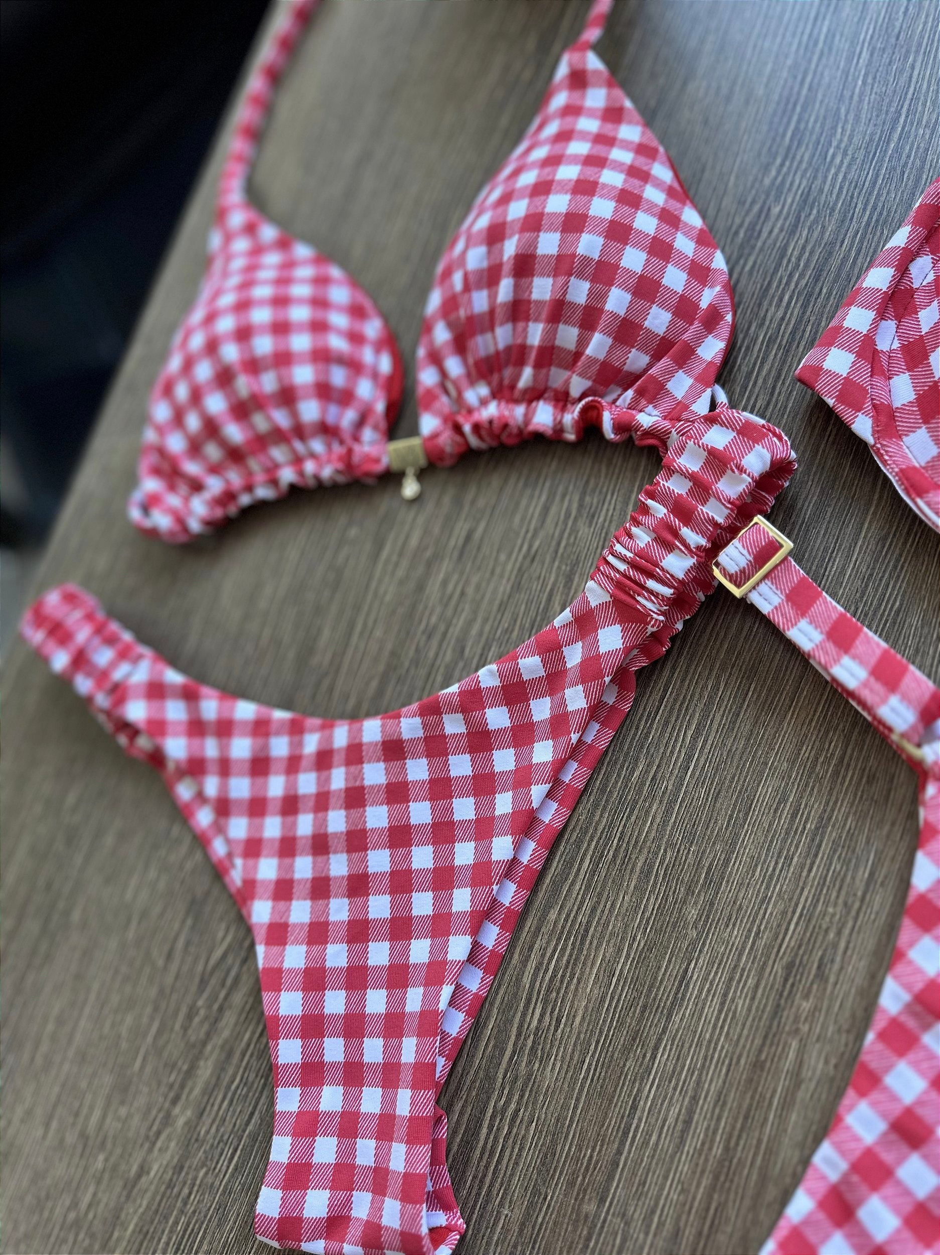 Calcinha Frufru Xadrez vermelho (BUSTO NÃO INCLUSO)