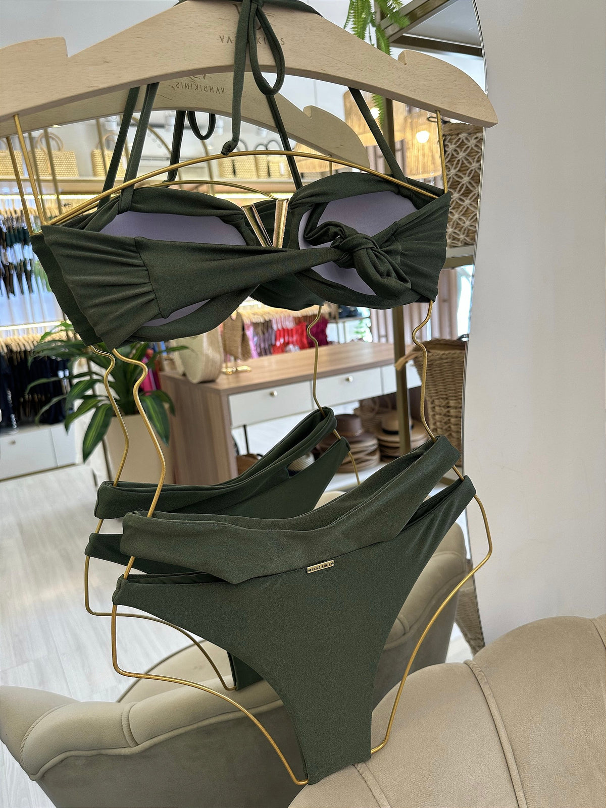 Top tomara caia com alcinhas opcionais com acessório V tecido Glow verde militar (CALCINHA NÃO INCLUSO)